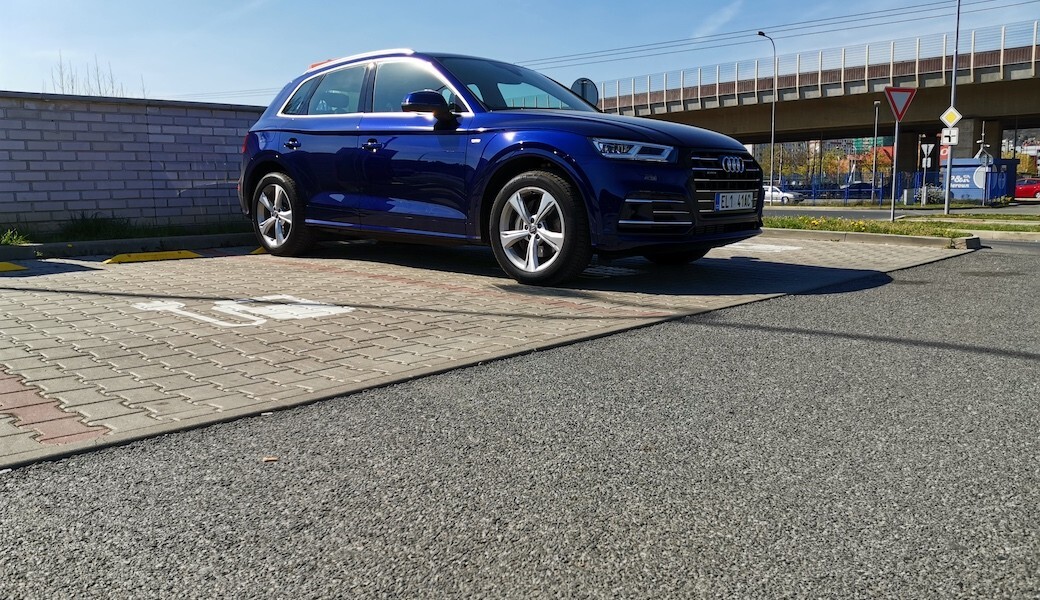 Jaký dojezd na elektřinu a spotřebu benzínu má Audi Q5 55 TFSI e quattro