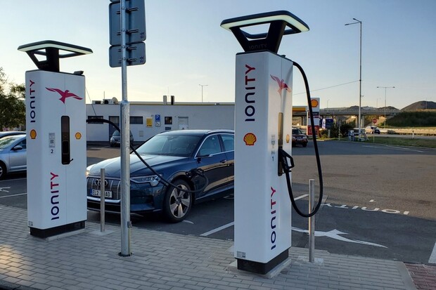 Česko má další ultrarychlou nabíječku Ionity. Vyrostla na D1 u Prahy