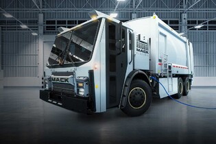 Američané zkoušejí nový typ popelářského vozu. Je to plně elektrický Mack