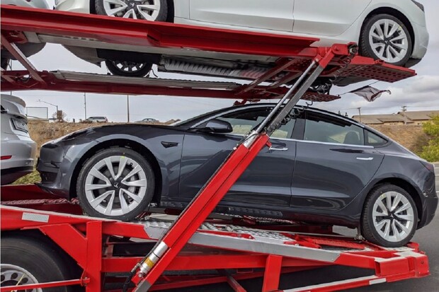 Tesla modernizuje Model 3. Součástí toho jsou i nová kola
