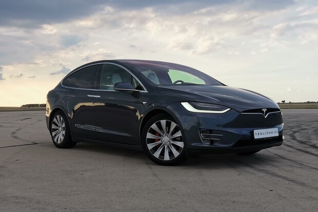 Tesla Model X ujela 540 kilometrů na nabití, většinu na Autopilota