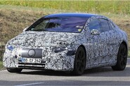 Mercedes EQS v novém testu záměrně zahanbil svého spalovacího sourozence