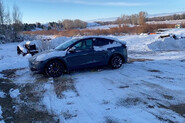 Podívejte se, jak si Tesla Model Y poradí se zimními podmínkami