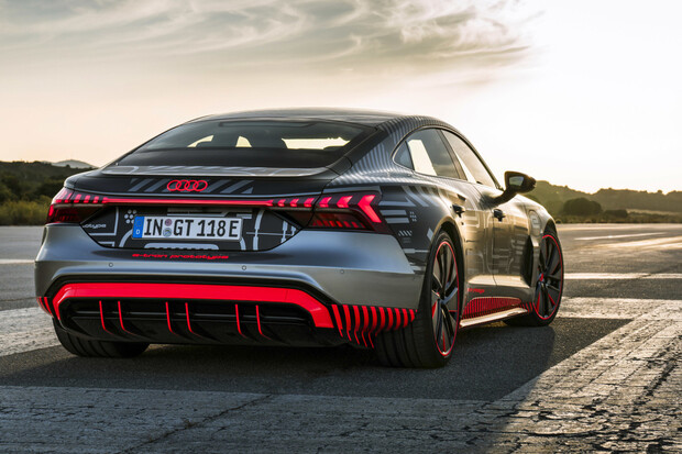 Koncepční Audi RS e-tron GT ice race je předzvěstí budoucnosti značky