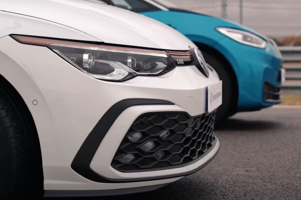 Jak to dopadne, když si to rozdá ID.3 a Golf GTI ve sprintu? Tady je odpověď