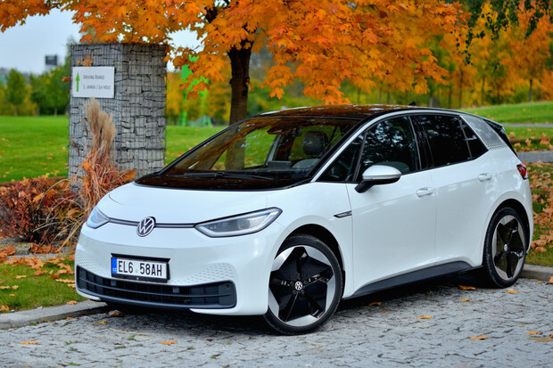 Volkswagen se učí u Tesly. V nové továrně nasadí gigalisy a gigaroboty