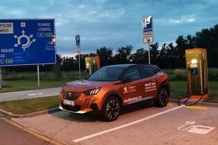 Otestovali jsme, jaká je reálná spotřeba Peugeotu e-2008 v běžném provozu