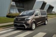 Nové auto musí vonět. Toyota nás nechává nahlédnout pod pokličku 