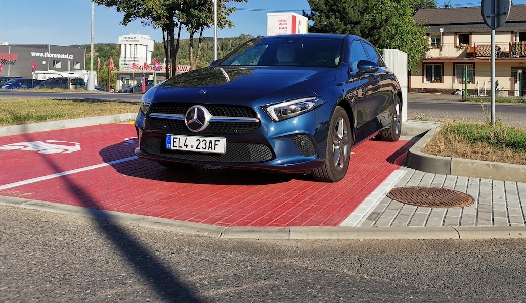 Spotřeba benzínu a elektrický dojezd plug-in hybridu Mercedes A 250e