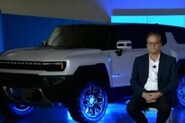 Plně elektrický Hummer EV dorazí i jako klasické SUV. Tohle je jeho první snímek