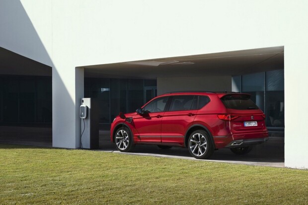 SEAT elektrifikuje své velké SUV a zahajuje výrobu modelu Tarraco e-HYBRID