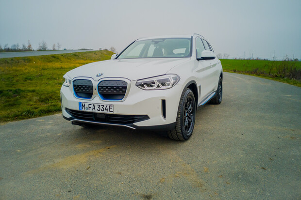 BMW iX3 prošlo losím testem. Dosáhlo skvělých výsledků