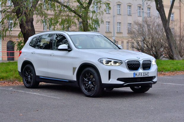 BMW to myslí s elektrifikací vážně. Další generace modelu X3 M bude na baterky