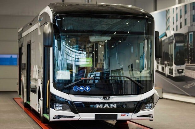 Karlovarský dopravní podnik zahájil testování elektrobusů pro budoucí obměnu