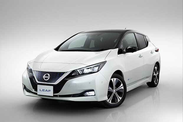 Nissan slaví 10 let elektrifikace a modelu Leaf