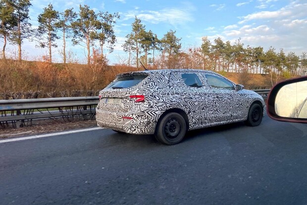 Nová Fabia prý nedostane kvůli úsporám elektromotor