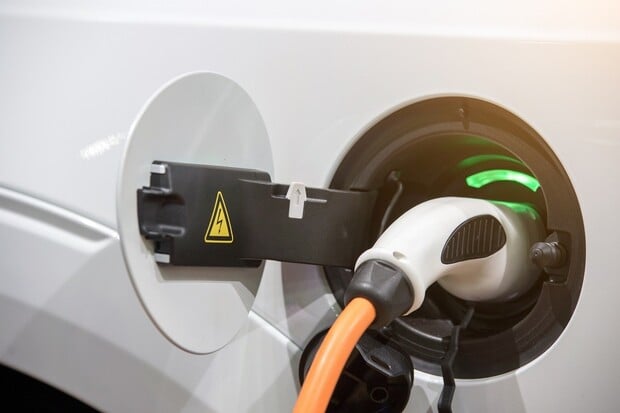 Bod zlomu dosažen. Podle globálního výzkumu chce 52 % kupců elektrické auto
