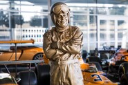Z dodavatele baterií závodním týmem. McLaren potvrdil zájem o formuli E