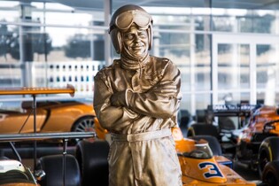 Z dodavatele baterií závodním týmem. McLaren potvrdil zájem o formuli E