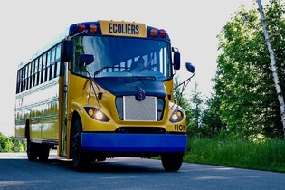 New York vyměňuje školní fosilní autobusy za elektrické