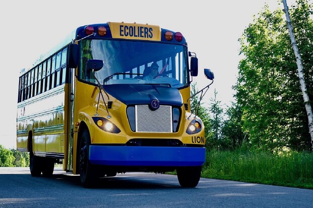 New York vyměňuje školní fosilní autobusy za elektrické