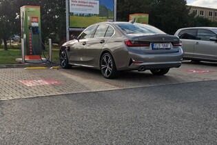 Spotřeba benzínu a elektrický dojezd plug-in hybridu BMW 330e 