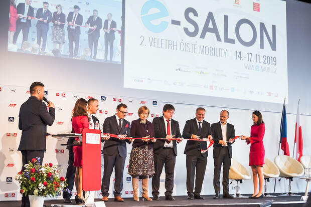 Pořadatelé e-Salonu stále počítají s termínem v polovině března 2021