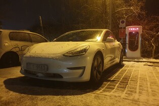 Světový rekord ve 24hodinovce s Teslou zmařil sníh