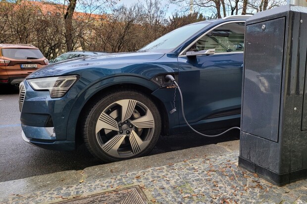 Energokarta pro dobíjení elektromobilů loni vzrostla více než o polovinu