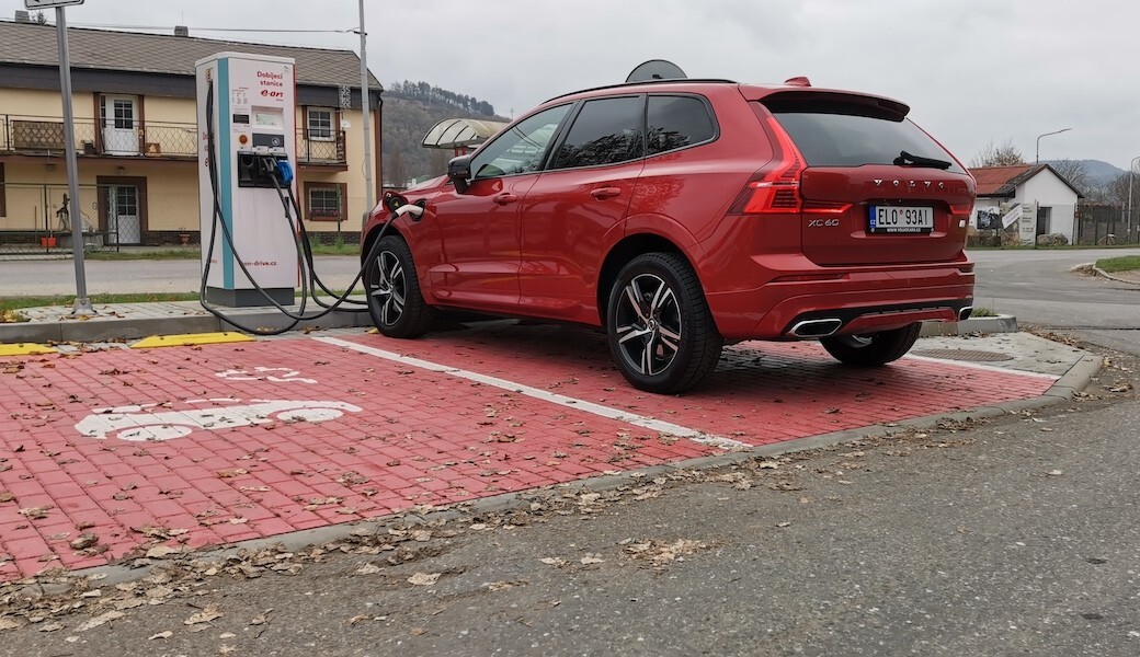 Spotřeba benzínu a elektrický dojezd plug-in hybridu Volvo XC60 T6 AWD Recharge