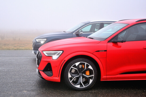 Závod e-tronů na čtvrt míle. Vyzkoušeli jsme, o kolik je rychlejší e-tron S