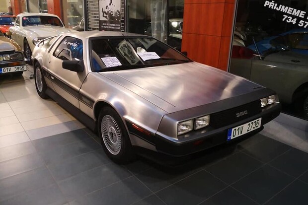 DeLorean pustil do světa další lákavou upoutávku na model EVolved