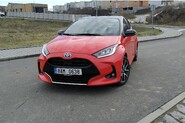 Test Toyota Yaris 1.5 Hybrid – Skvěle jezdící krabička