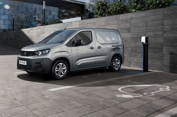 Peugeot představil kompaktní elektrickou dodávku e-Partner, je pracant jako spalovací