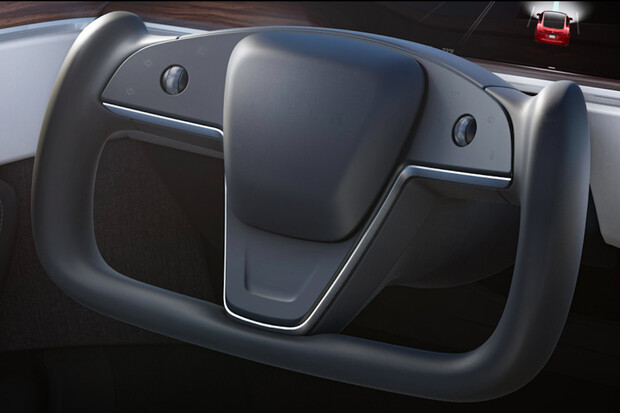 Konec kulatého volantu. Interiér inovované Tesly Model S opět spatřen naživo