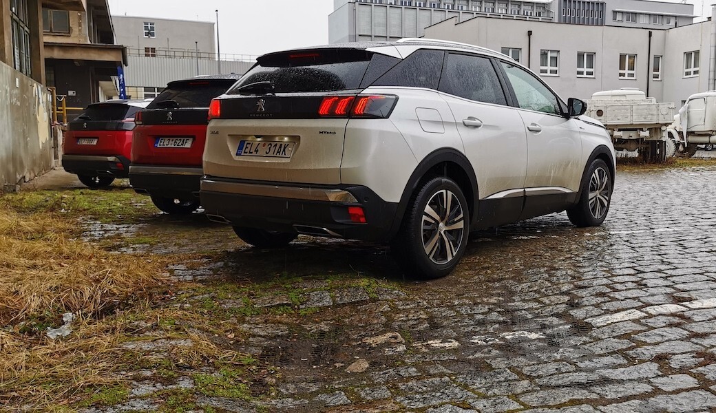 Modernizovaný Peugeot 3008 Hybrid a Hybrid4