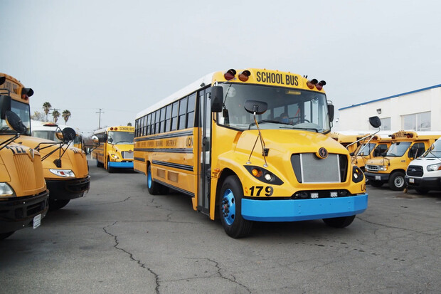 V USA pomalu přecházejí na elektrické školní autobusy. Prvních deset je ve výrobě