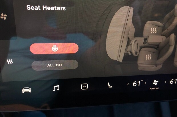 Zabezpečení dat v Tesle je děravé jak ementál. Berlínští hackeři jej prolomili