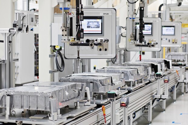 Výroba vozidel v ČR ke konci roku zpomaluje. Proč? A co to znamená pro náš průmysl?