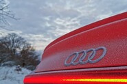 Návrat tlačítek a dojezd snů? Audi A4 e-tron chce vypálit rybník BMW i Tesle