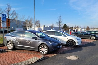 Ultravýkonná Tesla Model X Performance na Superchargeru. Jak rychle se nabíjí?