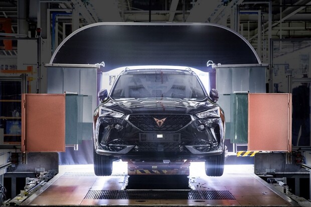 Cupra urychluje elektrifikaci a zahajuje výrobu modelu Formentor e-HYBRID