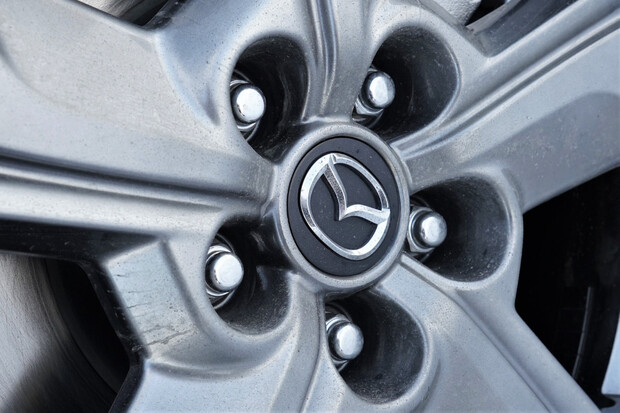 Mazda oživuje zadokolky, CX-60 PHEV je za dveřmi