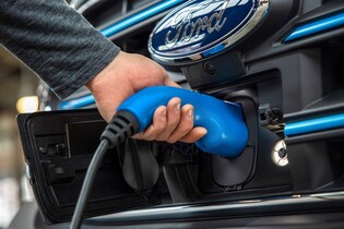 Elektrický pick-up od Fordu za 600 tisíc korun už se prohání po silnicích