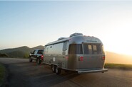 Již brzy se na trhu objeví elektrické karavany. Přijde s nimi firma Airstream