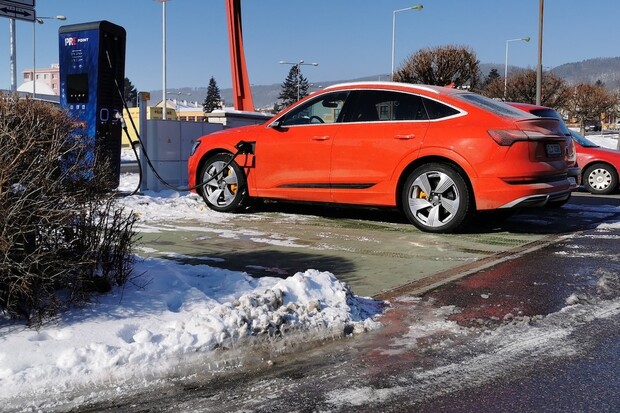 Reálný dálniční dojezd Audi e-tron Sportback v zimě
