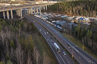 Provoz kamionu na e-diesel stojí o 47 % více než u bateriové konkurence