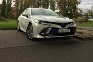 Test Otestovali jsme, jakou reálnou spotřebu má Toyota Camry 2,5 Hybrid – Zaostřeno na spotřebu