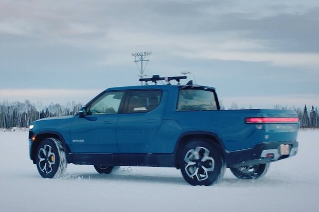 Rivian testuje model R1T v krutých mrazech. Zkouší tím odolnost baterií