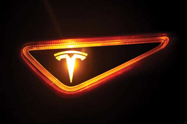 Tesla kráčí vstříc bohatým masám. Rozšířila nabídku velkých Modelů